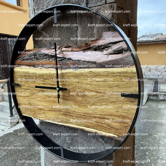 Дървен стенен часовник