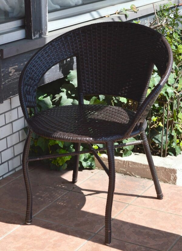 Ратанов Комплект с Маса и Два Стола в Тъмно Кафяво – Стил и Комфорт за Вашата Градина!