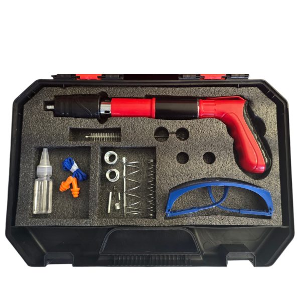 Ръчен пистолет за забиване на пирони с комплект аксесоари и подарък пирони