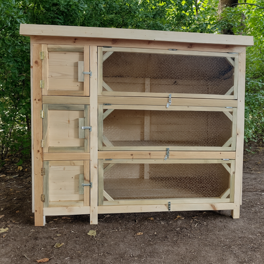 Дървена клетка за зайци и дребни животни – триетажен кафез от масивна иглолистна дървесина